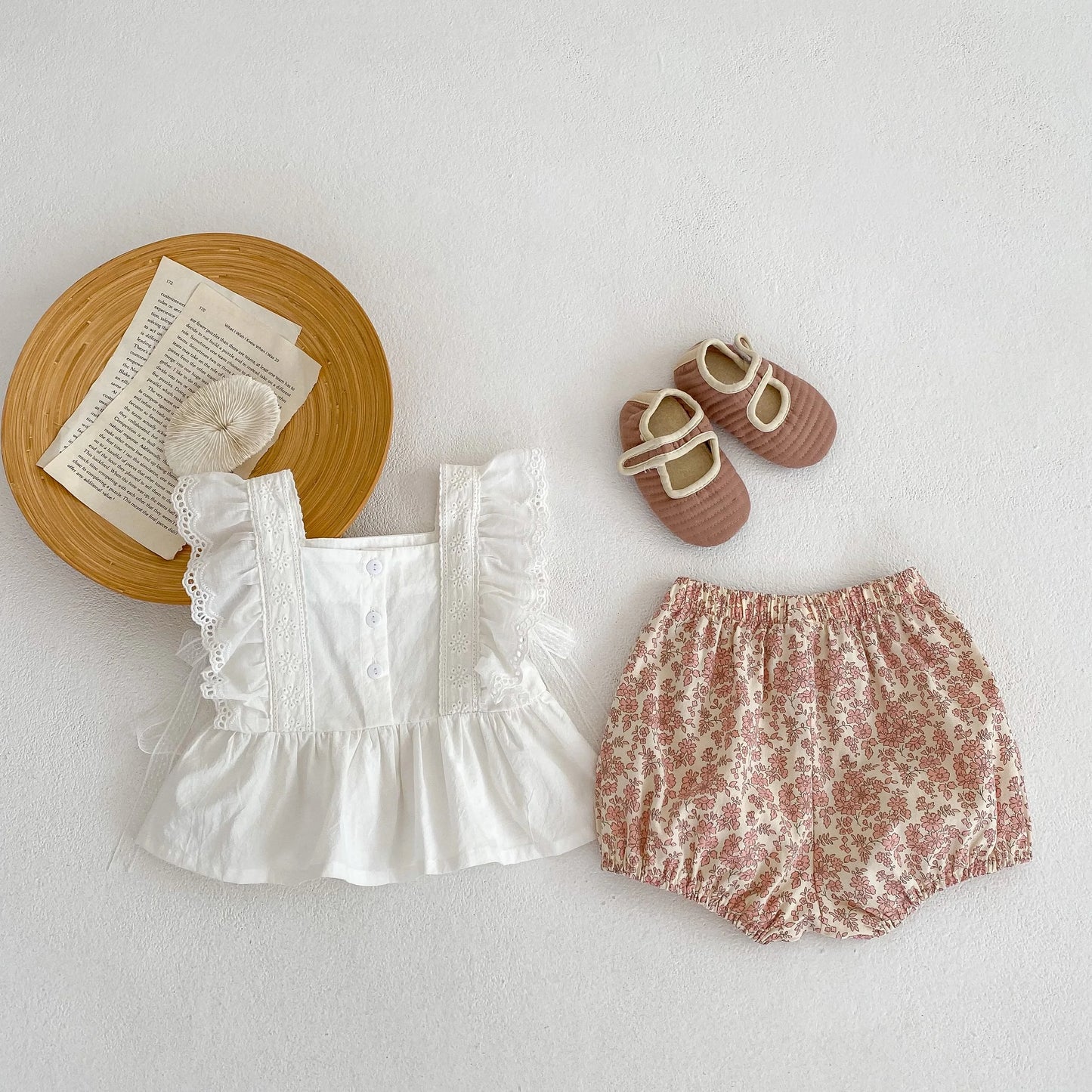 Ins Summer New Baby Cotton lace Flying Sleeve Cute Top+Versatile Little Flower Super Shorts Girl's Favorite Set Versatile