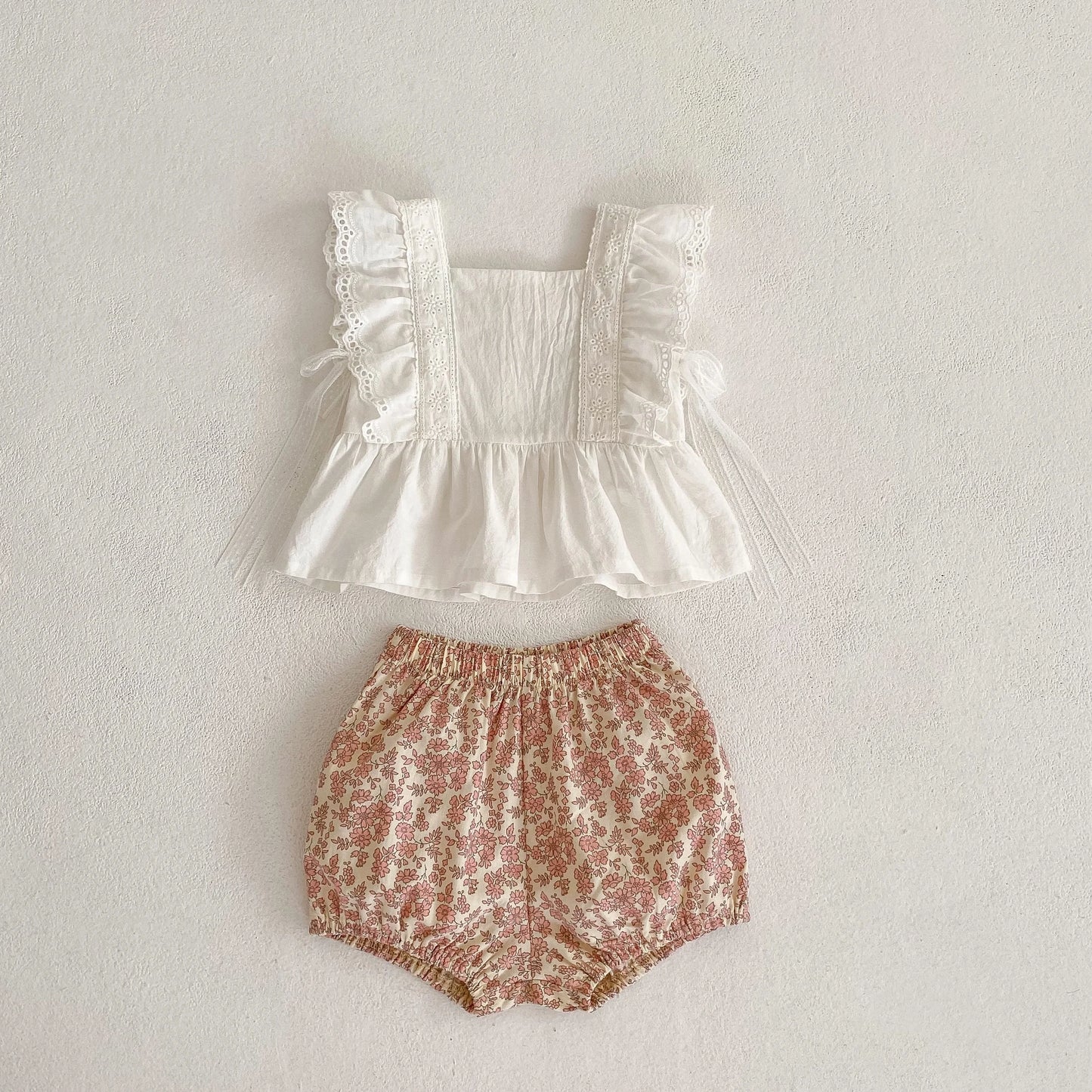 Ins Summer New Baby Cotton lace Flying Sleeve Cute Top+Versatile Little Flower Super Shorts Girl's Favorite Set Versatile